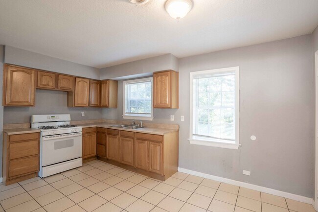 Foto del edificio - 3 BED 1 BATH!