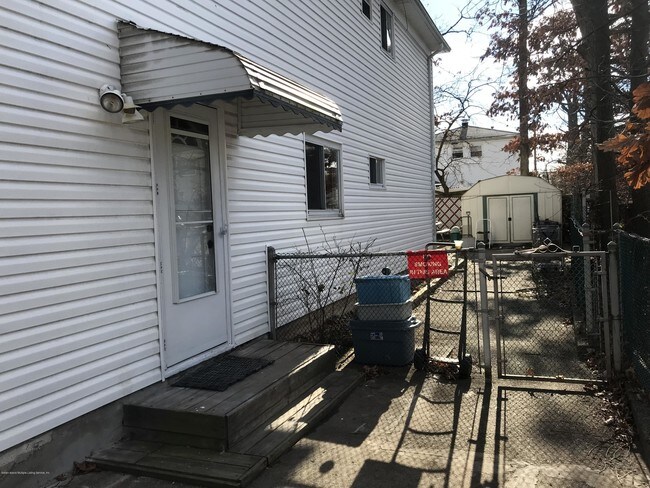 Building Photo - 428 Gannon Ave S