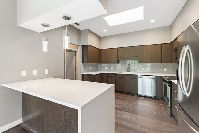 Foto del edificio - Beautifully Remolded 3 Bedroom + 2 Full Ba...