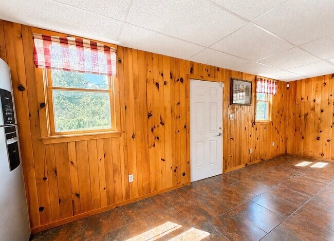 Foto del edificio - 530 Cascade Valley Rd