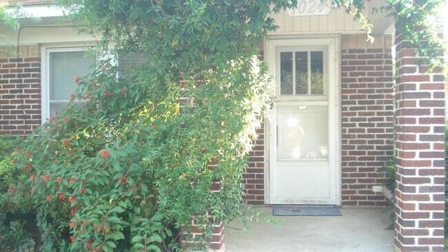 Building Photo - 1024 Fugate St