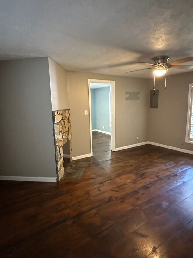 Foto del edificio - 107 Gober Sosebee St