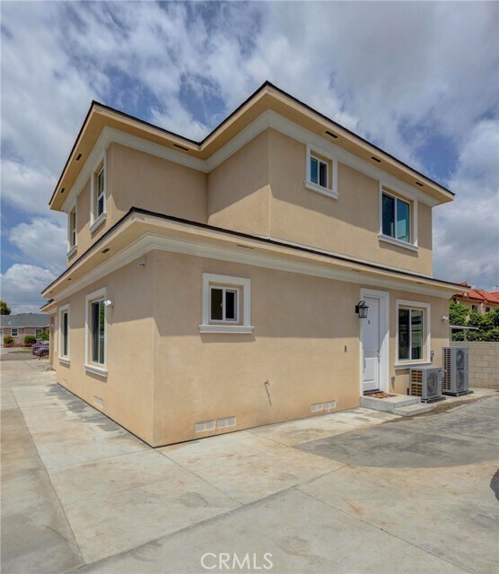 Foto del edificio - 3358 Angelus Ave