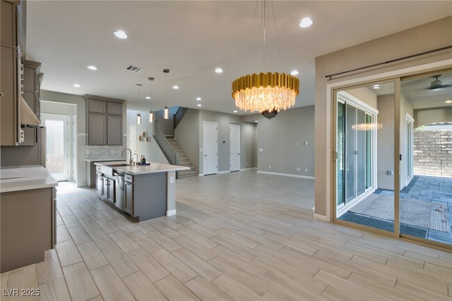 Building Photo - 252 Castellari Dr