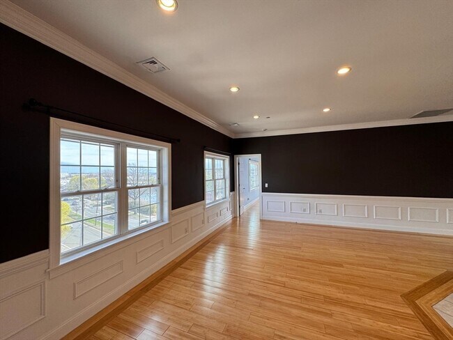 Foto del edificio - 472 Revere St
