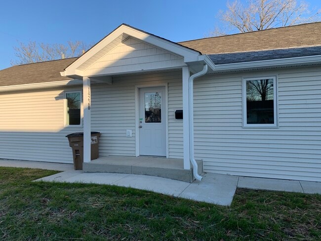 Building Photo - 1422 Chestnut St