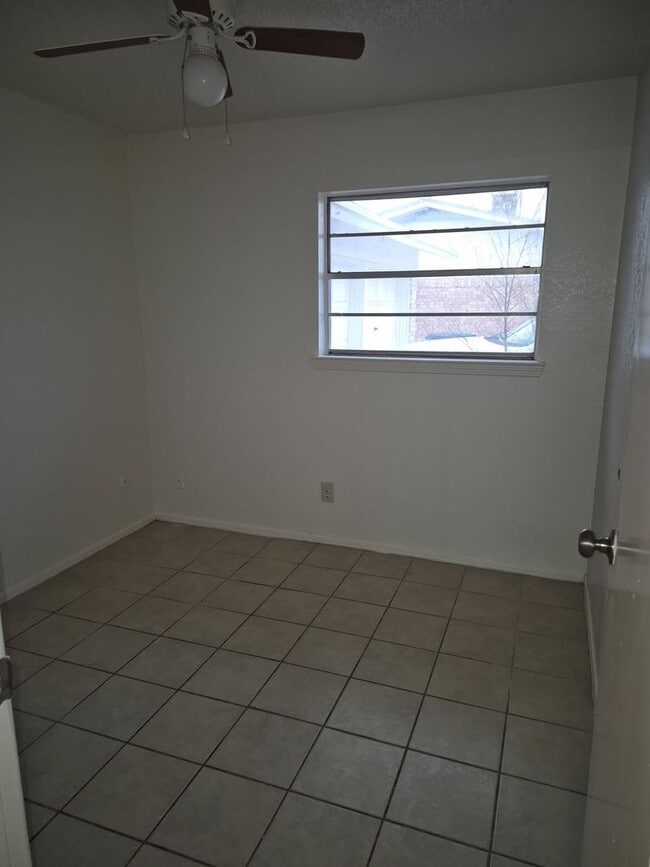 Building Photo - 3421 Tascosa St