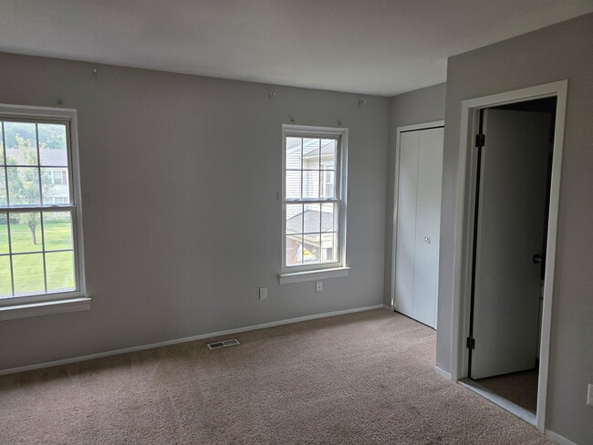 Building Photo - 3274 Alpine Dr