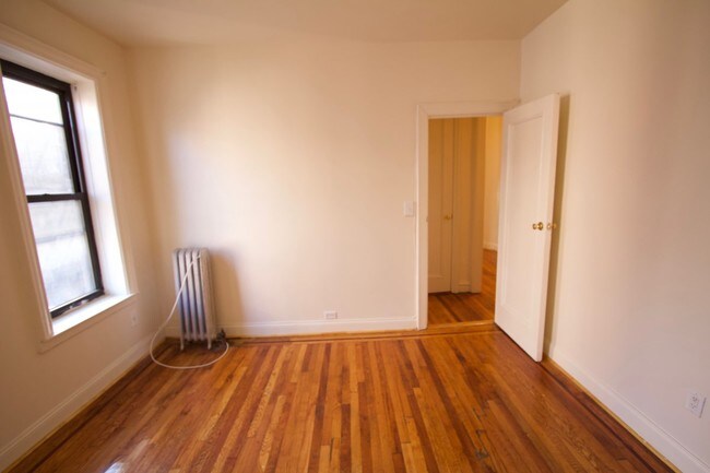 Foto del edificio - 2837 Valentine Ave