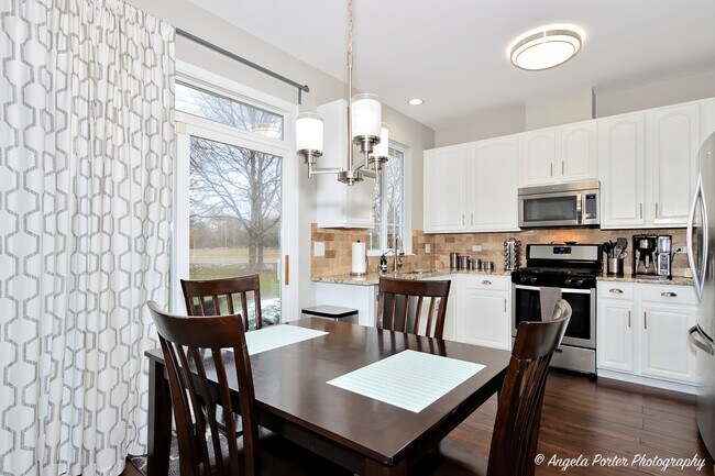 Foto del edificio - 2272 Claremont Ln