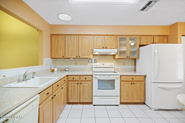 Building Photo - 6177 Sequoia Dr
