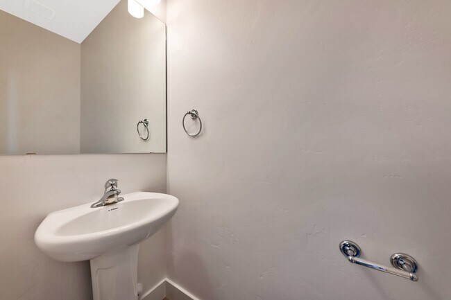 Foto del edificio - Beautiful 3 Bed, 2.5 Bath Town Home Located in the Sycamore Place Community in West Haven! Availa...
