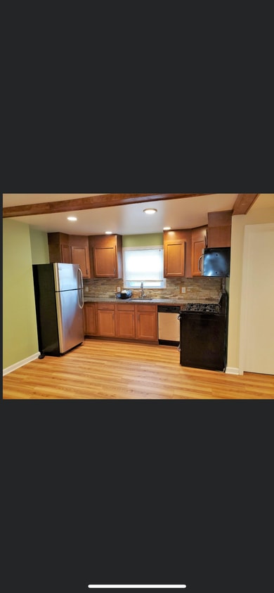 Foto principal - 84 Oak St