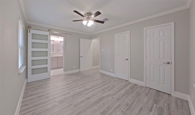 Foto del edificio - 4947 Poinciana Dr