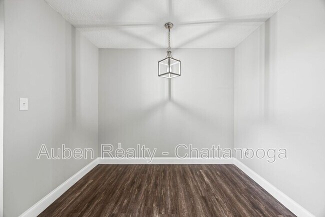 Building Photo - 5519 HIGHWAY 153 APT L