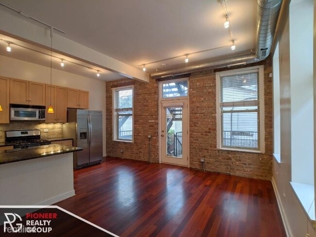 Building Photo - 1222 W Hubbard St