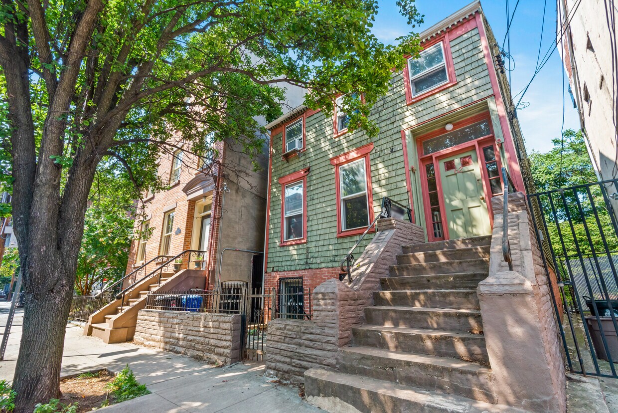 62 Wayne St, Jersey City, NJ 07302 Townhome Rentals in Jersey City NJ