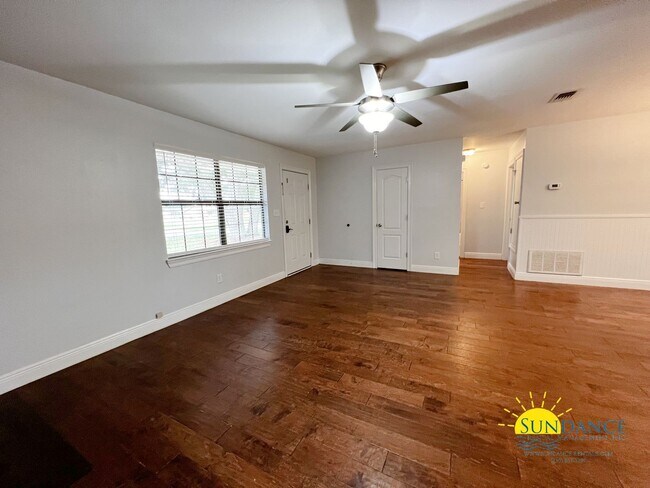 Foto del edificio - Stunning 3 Bedroom Home in Shalimar!