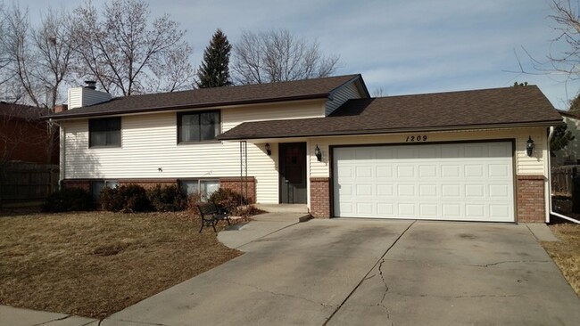 Foto del edificio - Large 3 Bedroom, 2 Bathroom Home in the Th...