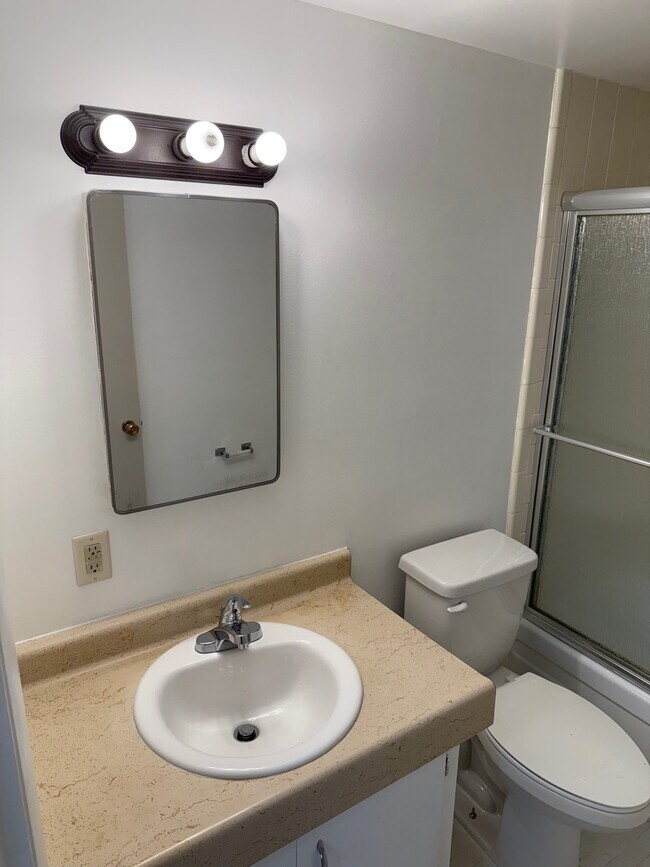 Foto del edificio - 422 S 1200 E