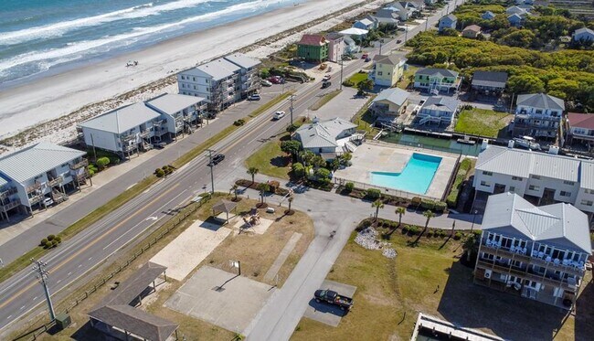 Foto del edificio - *Off Season Rental* Oceanfront *Queen's Gr...