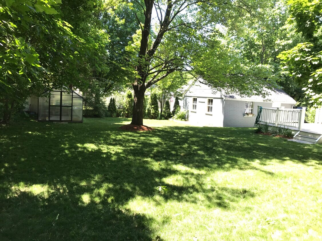 Foto principal - 142 Holden St