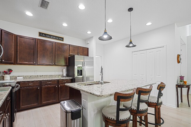 Foto del edificio - 9337 Cool Breeze Dr