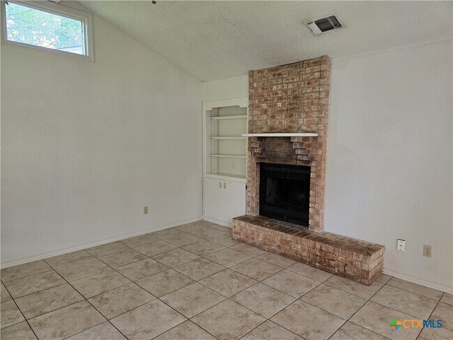 Building Photo - 113 Guadalupe River Dr