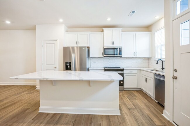 Foto del edificio - Charming Brand New 3BR Townhome in Belmont