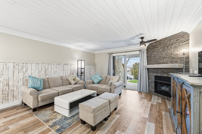 Building Photo - 16071-182 82 Ave