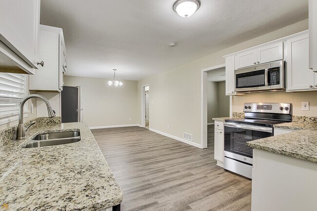 Foto del edificio - 8145 Connally Dr