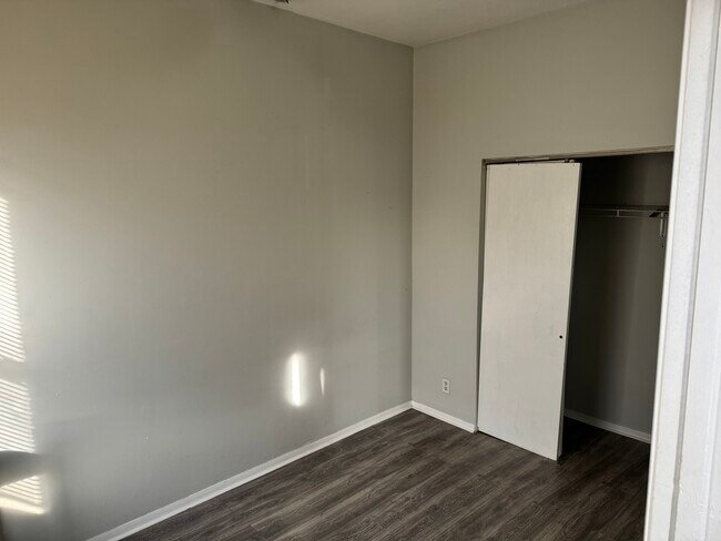 Foto del edificio - 2200 W Taylor St