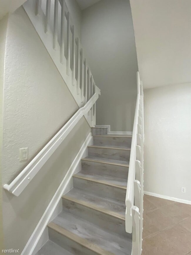 Building Photo - 4 br, 3.5 bath Condo - 4456 Regal Ct