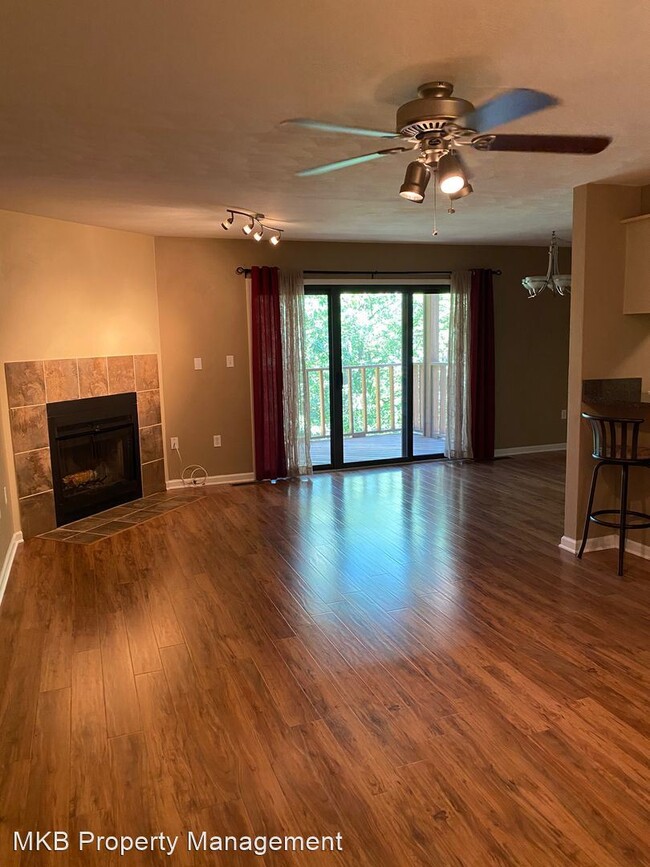 Foto del edificio - 3323 Forest Ridge Rd