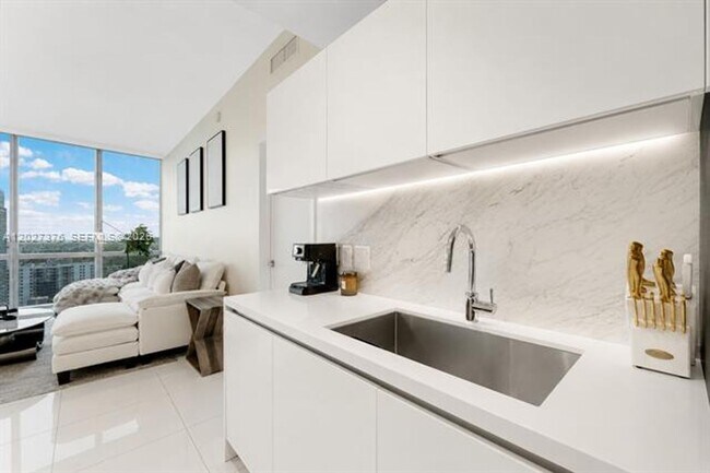 Foto del edificio - 851 NE 1st Ave