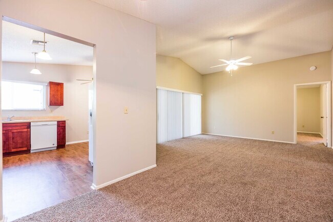 Foto del edificio - 5701 Longleaf Dr