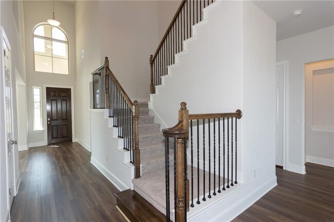 Building Photo - 3300 Scenic Valley Dr