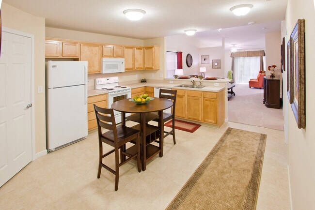 Cocinas espaciosas con comedor - Redwood Wooster Mindy Lane