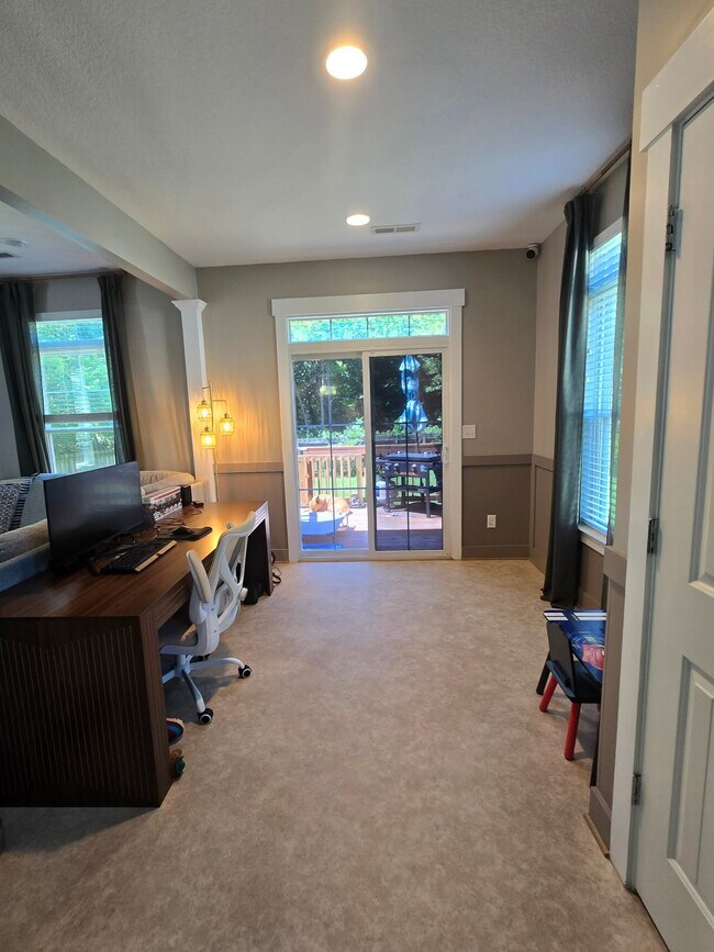 Foto del edificio - 102 Grove Heights Ave