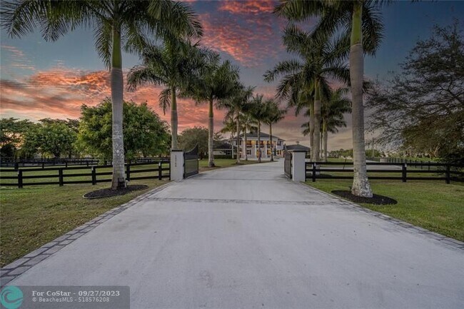 Building Photo - 15755 Sunnyland Ln