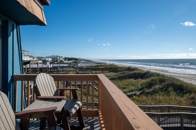 Foto del edificio - OCEANFRONT OFF-SEASON MONTHLY RENTAL - SECURE NOW!