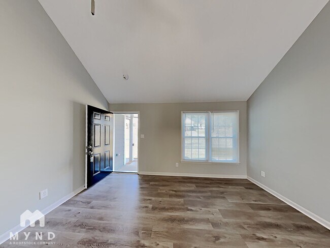Foto del edificio - 512 Basswood Way
