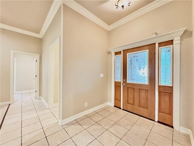 Building Photo - 2914 S College Dr