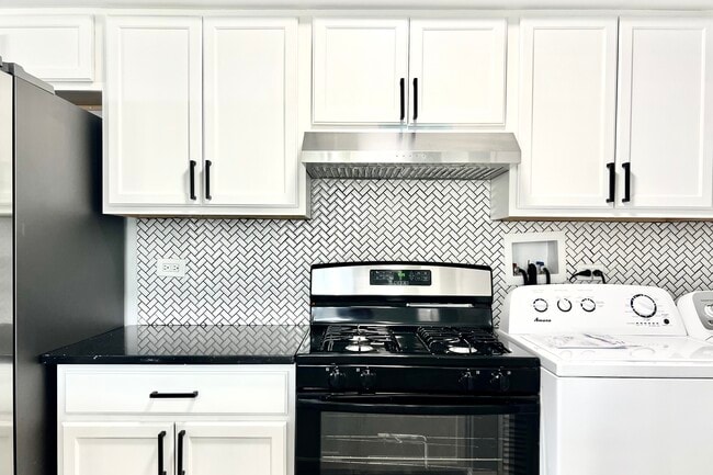 Building Photo - 1594 Cornell Cir