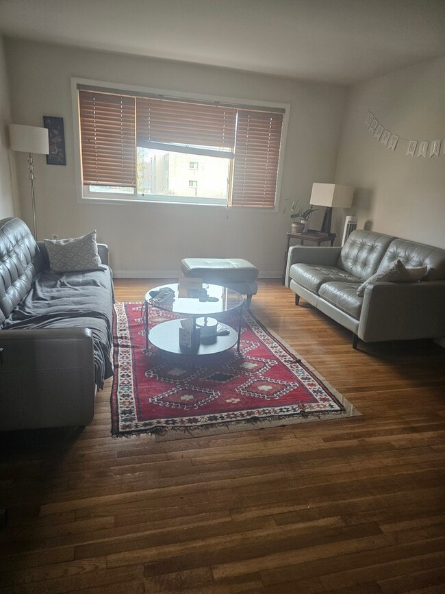 Foto del edificio - 11503 Amherst Ave
