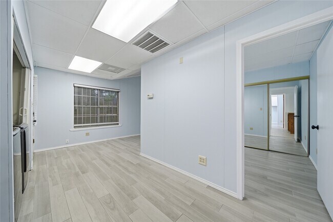 Foto del edificio - 11711 Roos Rd