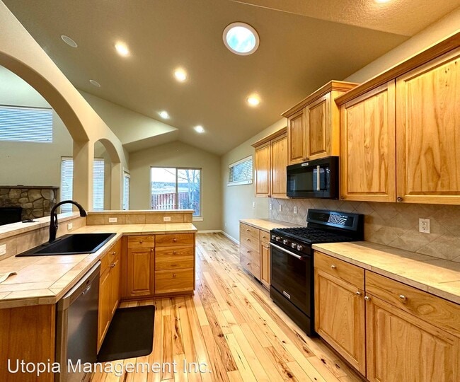 Building Photo - 4 br, 3 bath House - 1287 NE Hudspeth Circle