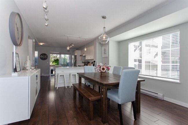 Photo du bâtiment - 20875-20880 80 Ave