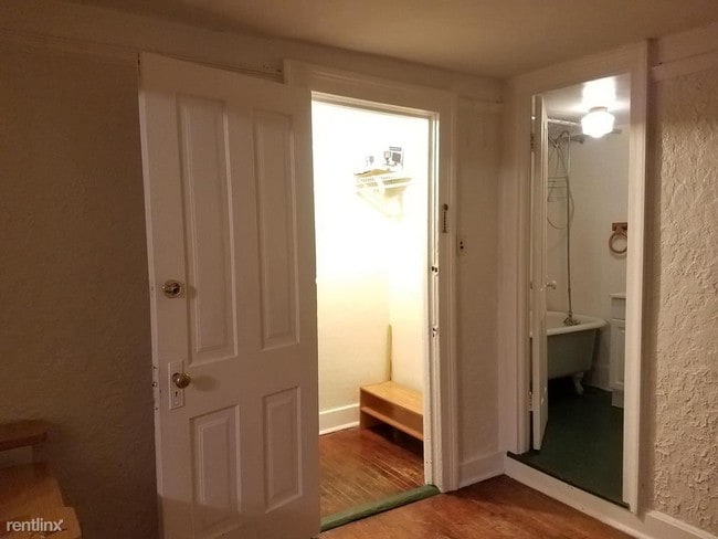 Building Photo - 1 br, 1 bath Apartment - 1531R N. Jackson St
