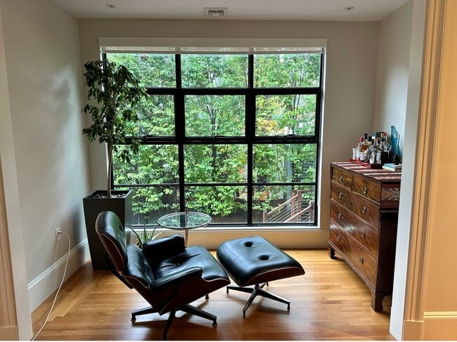 Building Photo - 58 Brook St